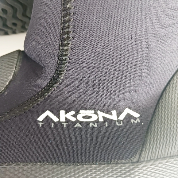 Akona Titanium dive boots. Size 8. Mint condition - Picture 7 of 7